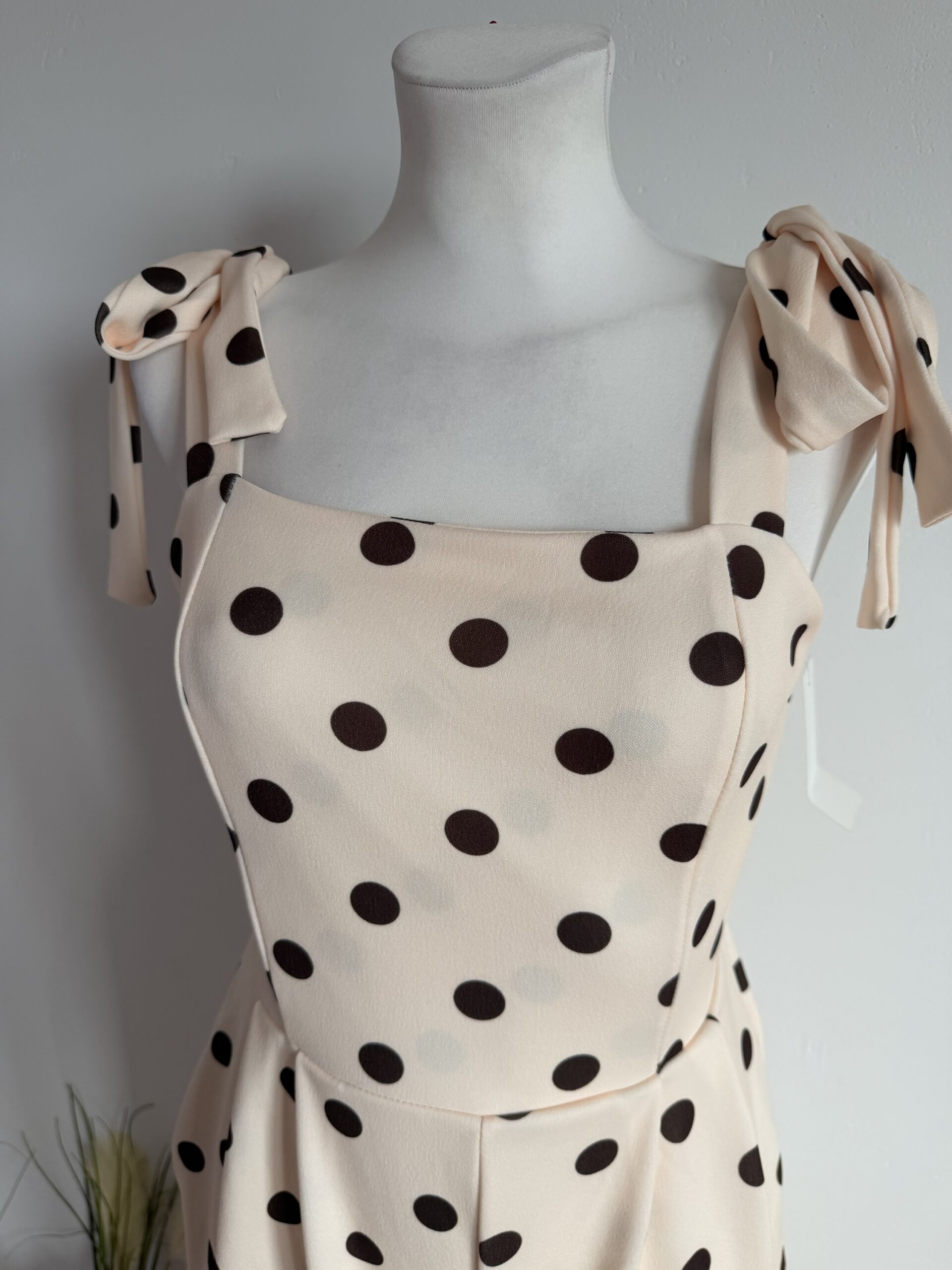 Kombinezon damski w groszki New Collection – szerokie nogawki - obrazek 3